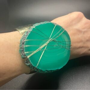 Boho gold-tone cuff bracelet with large wire-wrapped agate slice